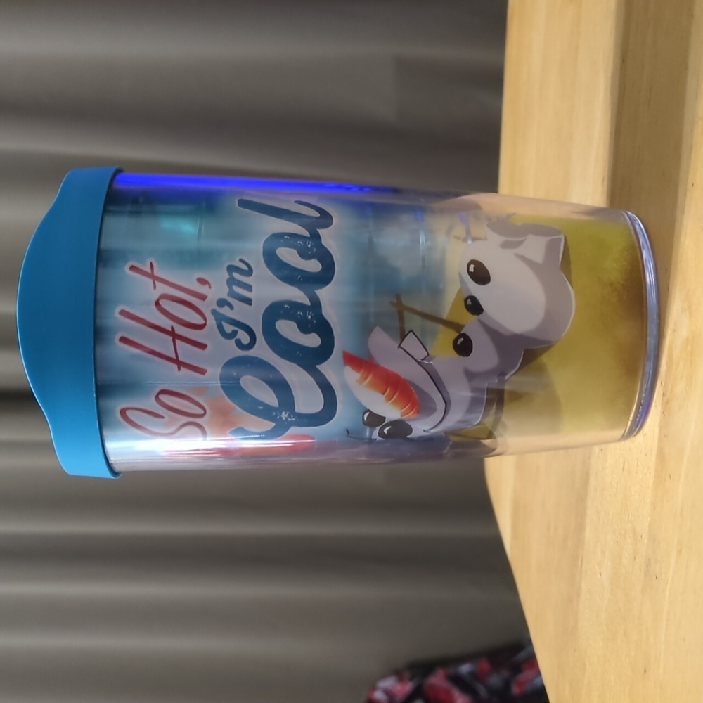 Disney Olaf on a Beach Tervis.  16oz